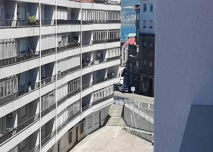 PISO MODERNO recién reformado en el CENTRO DE VIGO